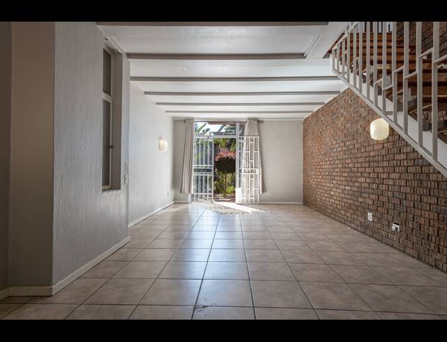 2 BEDROOM DUPLEX SOLD IN THE HILL